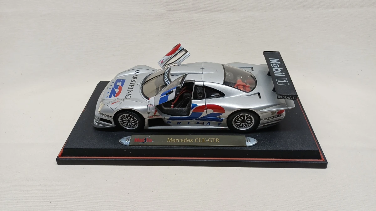 Schaalmodel Mercedes CLK-GTR op standaard - foto 2