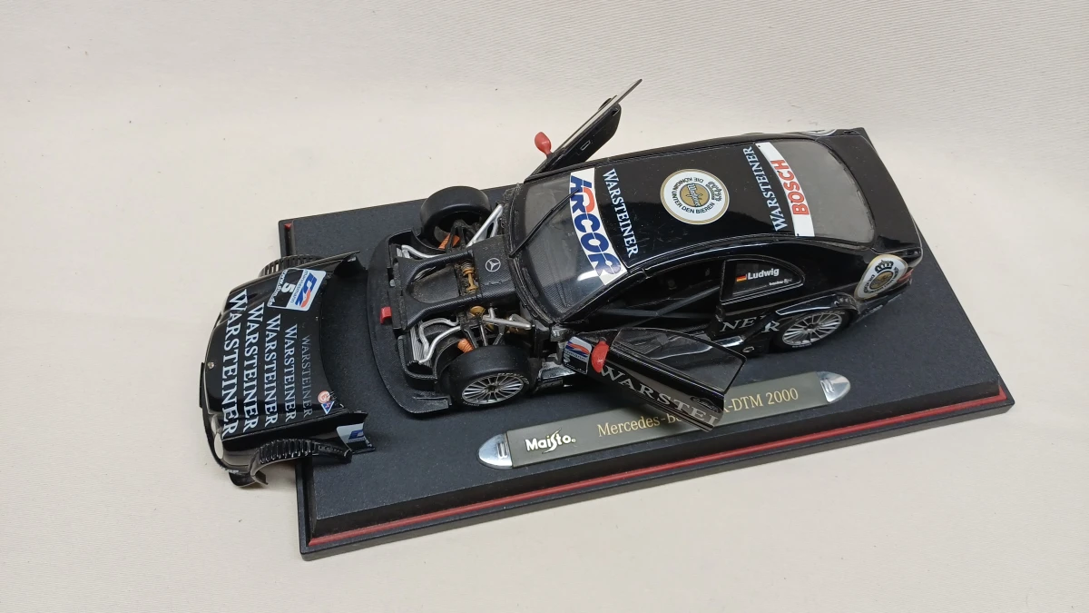 Schaalmodel Mercedes-Benz CLK-DTM 2000