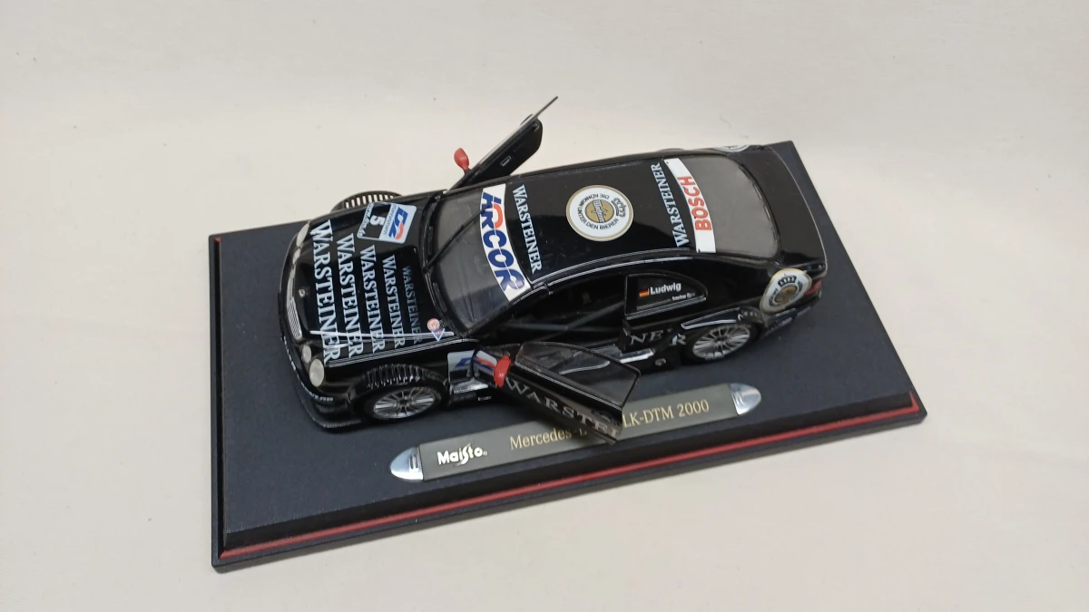 Schaalmodel Mercedes-Benz CLK-DTM 2000