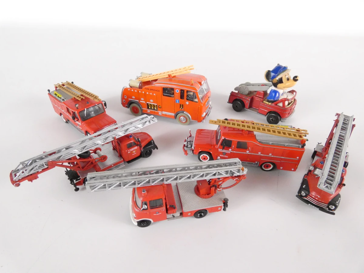 Set vintage brandweerauto's en Mickey Mouse speelgoedauto