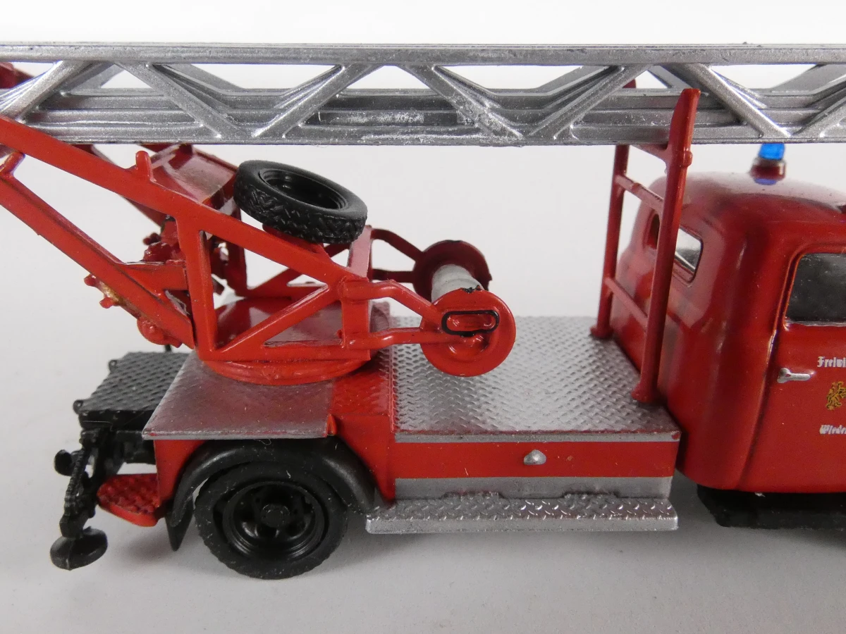 Set vintage brandweerauto's en Mickey Mouse speelgoedauto