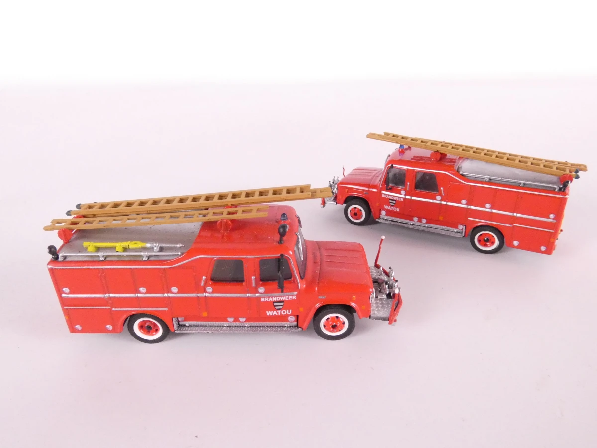 Set vintage brandweerauto's en Mickey Mouse speelgoedauto