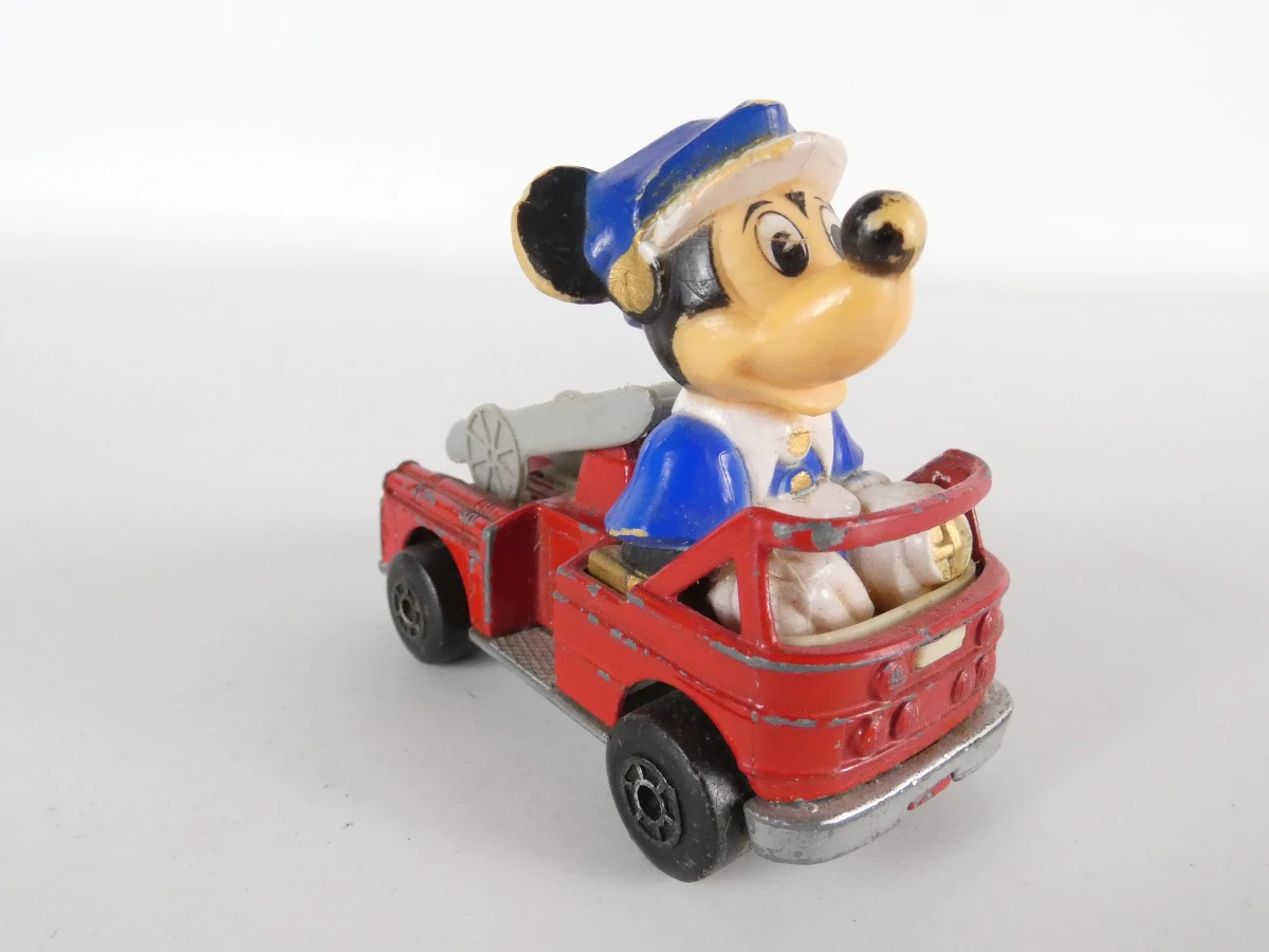 Set vintage brandweerauto's en Mickey Mouse speelgoedauto