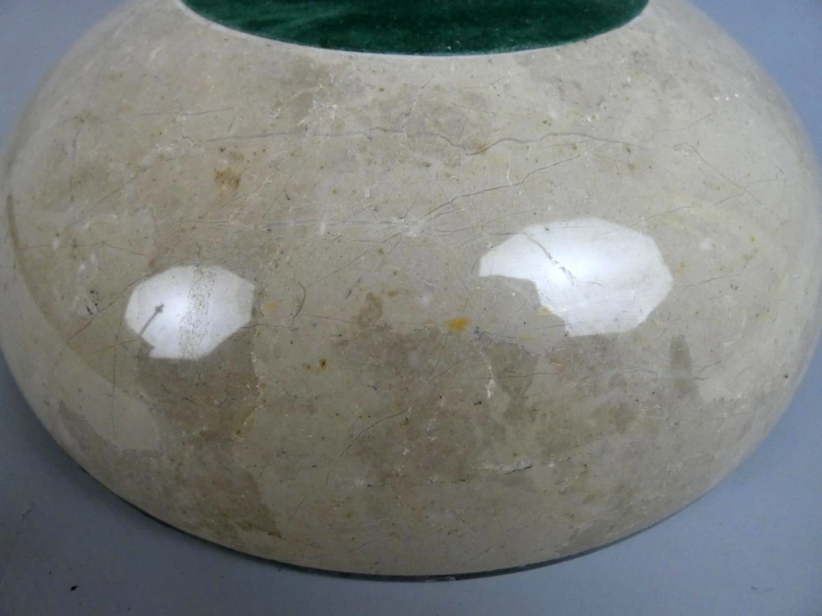 Ronde marmeren schaal met contrastrand en viltlaag