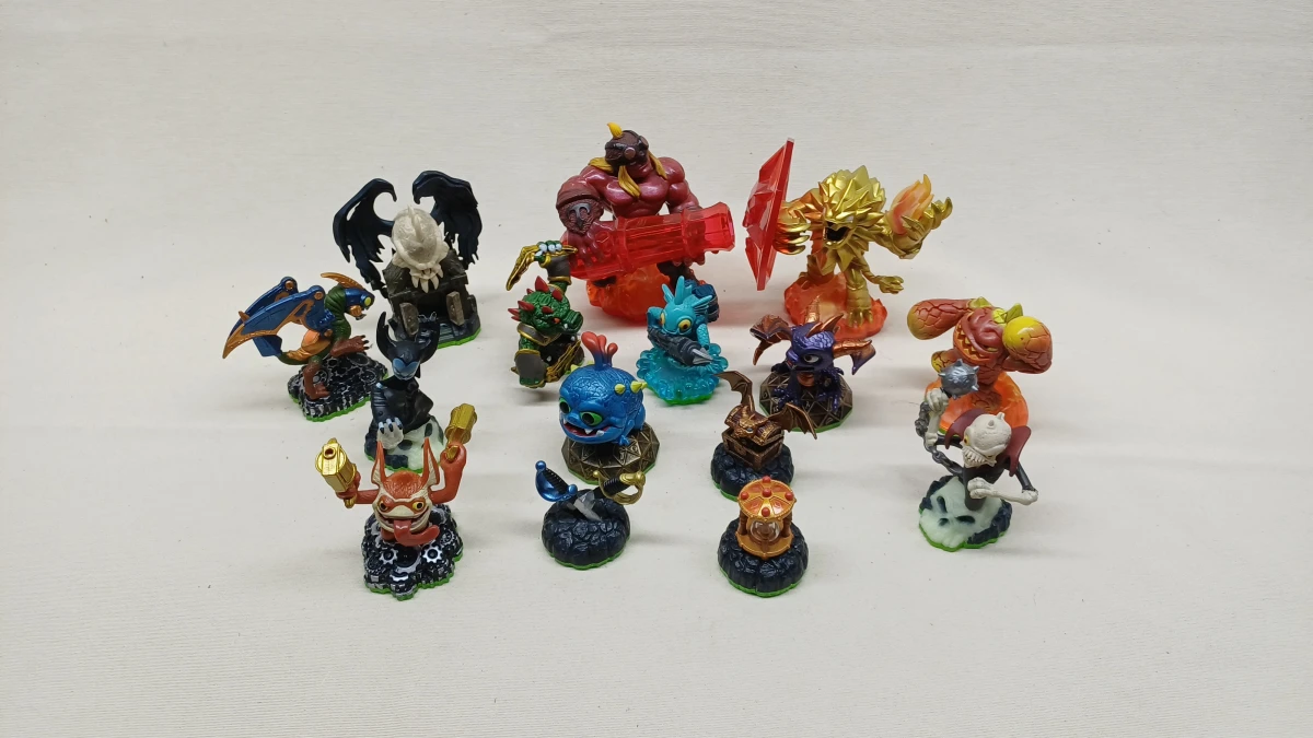 Set van 15 Skylanders figuren