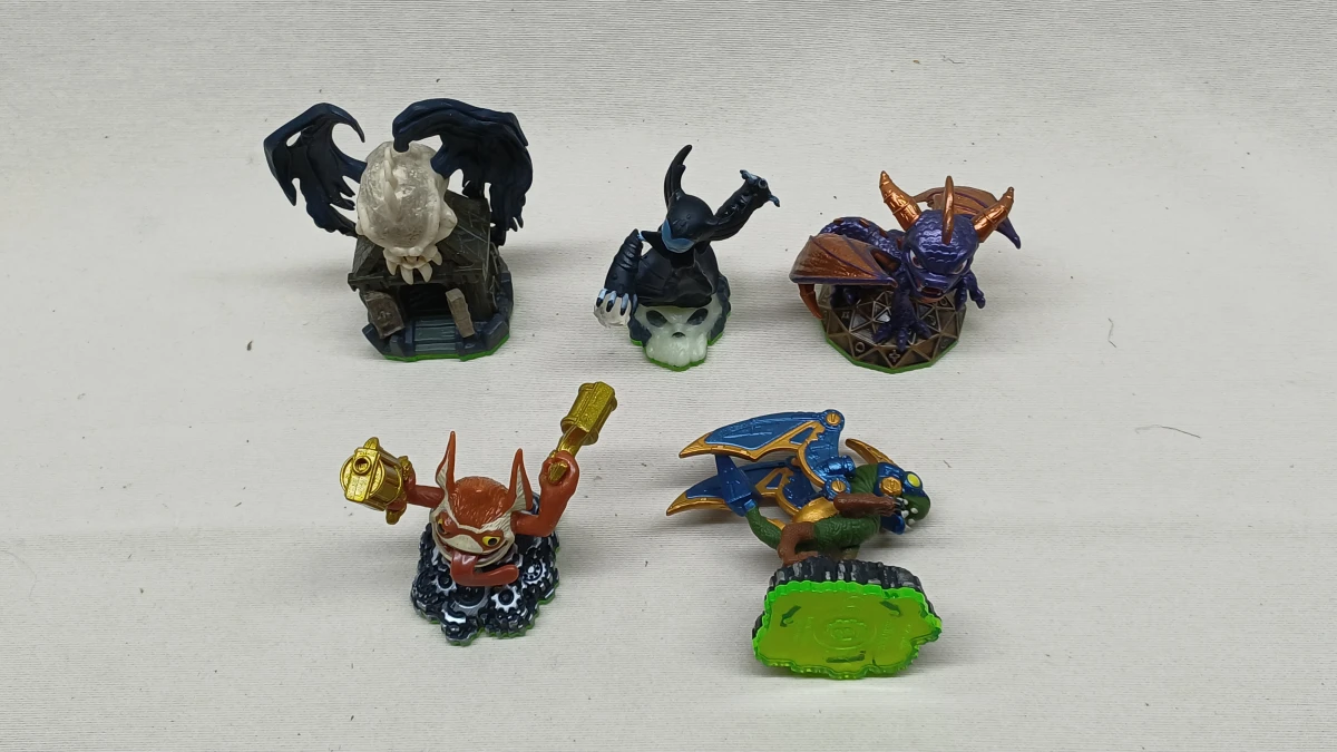 Set van 15 Skylanders figuren