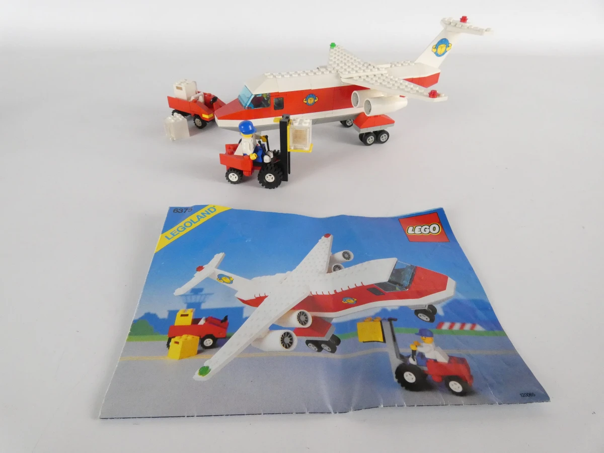 LEGO(6061-6375) Legoland vliegtuig en middeleeuws kasteel met figuren