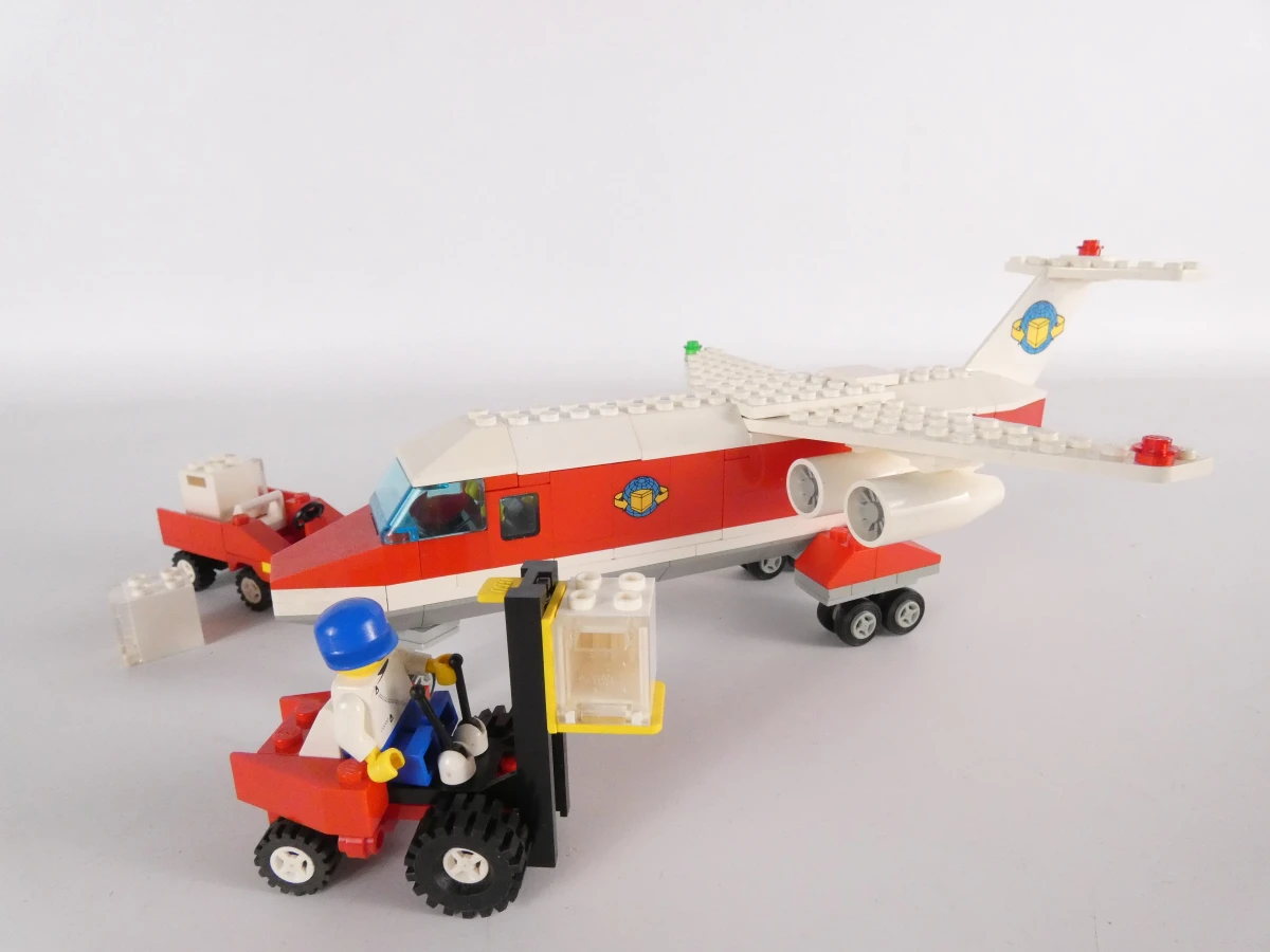 LEGO(6061-6375) Legoland vliegtuig en middeleeuws kasteel met figuren