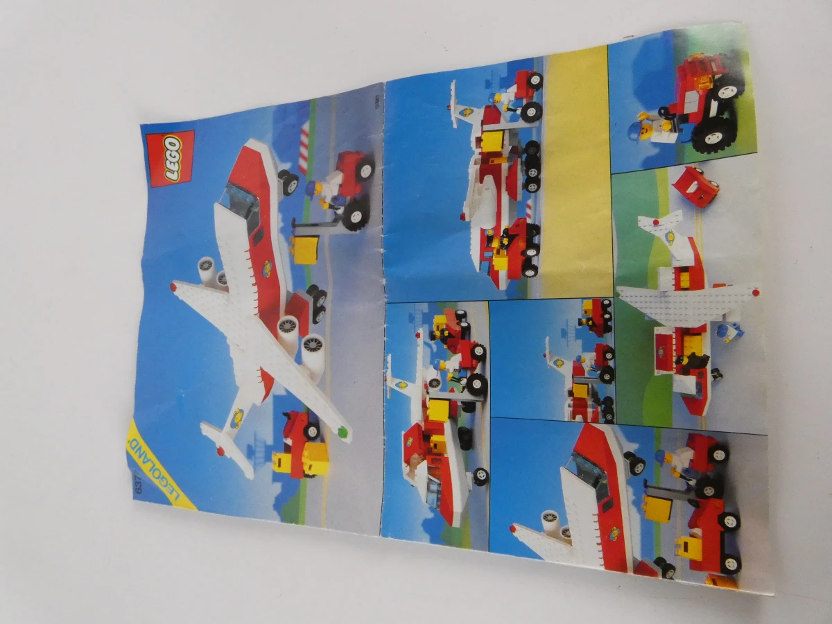 LEGO(6061-6375) Legoland vliegtuig en middeleeuws kasteel met figuren