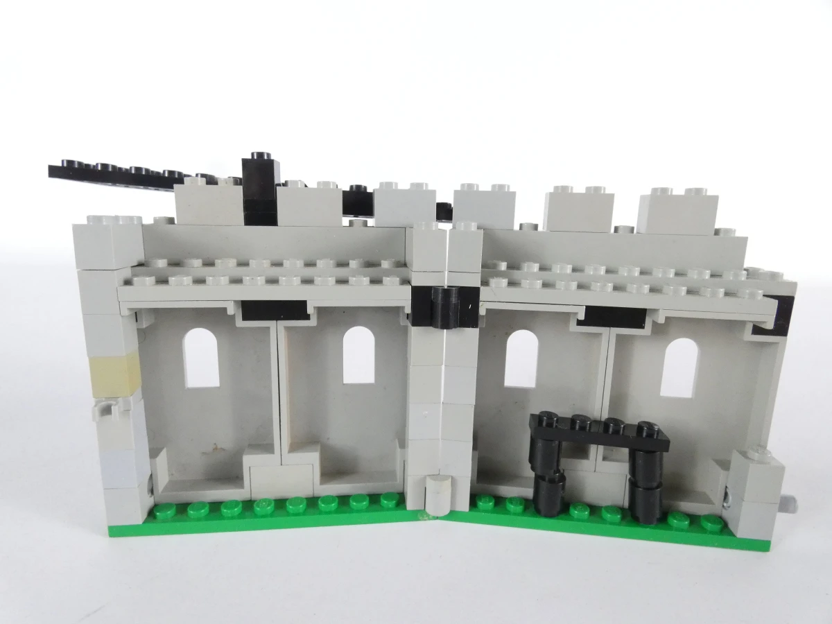 LEGO(6061-6375) Legoland vliegtuig en middeleeuws kasteel met figuren