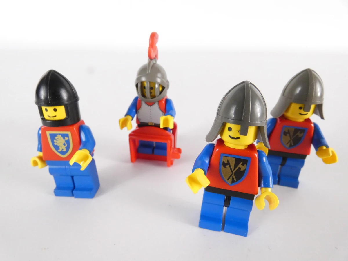 LEGO(6061-6375) Legoland vliegtuig en middeleeuws kasteel met figuren