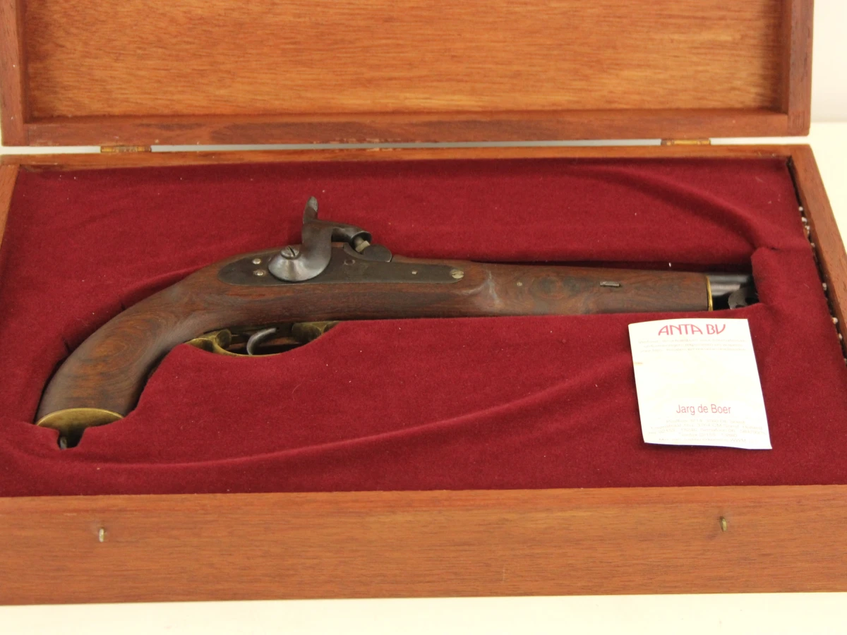 Reproductie/rekwisiet East India Company Model 1843 Percussion Dragoon Pistol – kavel bij De Kringwinkel, Antwerpen