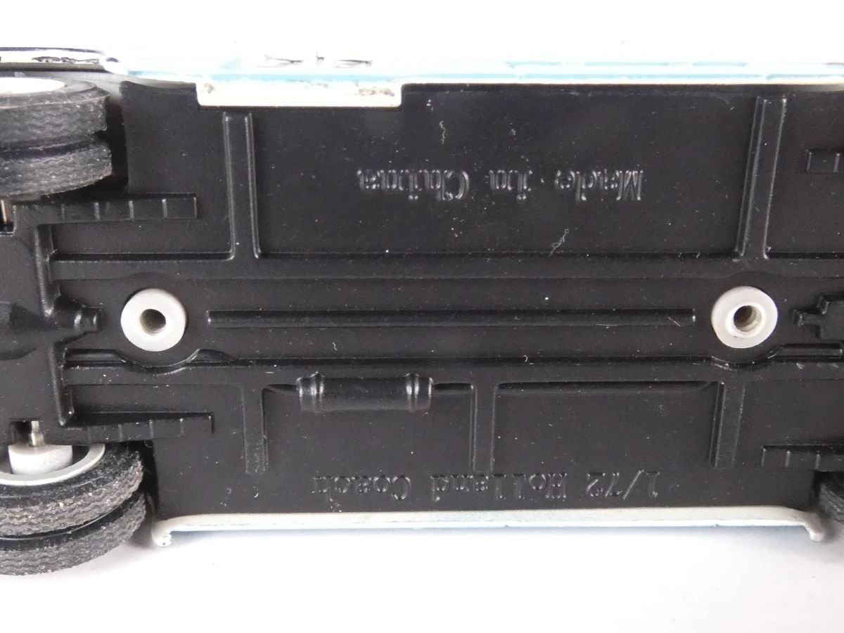 14 vintage metalen modelauto's en bussen