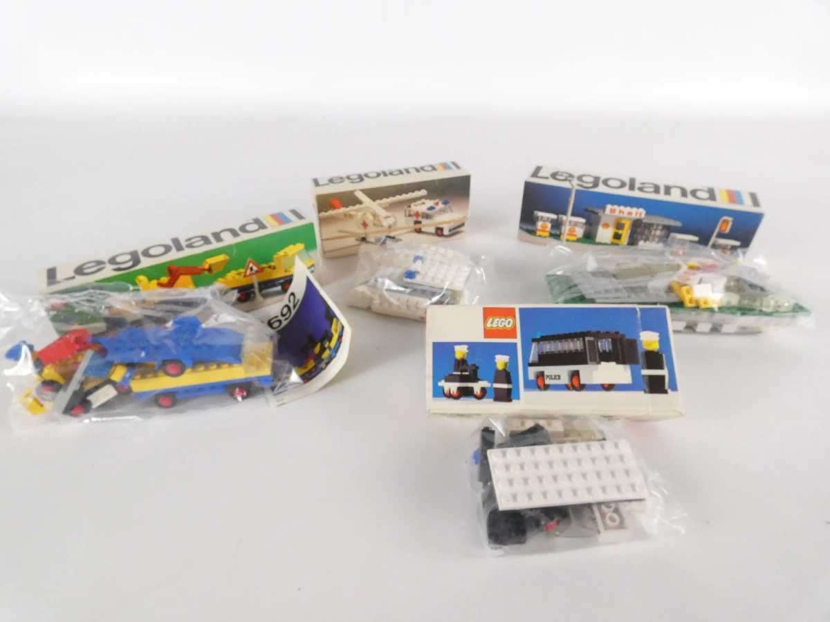 Vintage Legoland bouwsets: Shell, ambulance met helikopter, politiebus