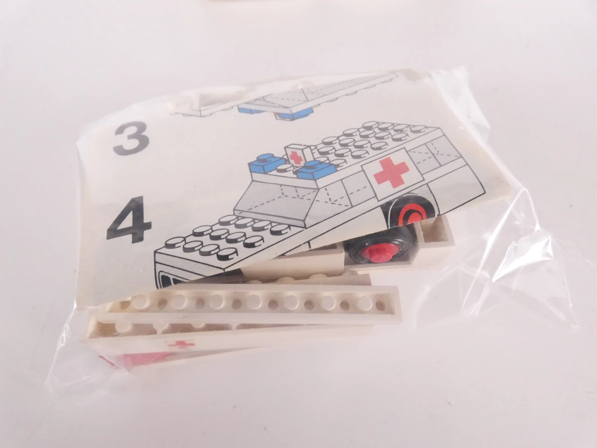Vintage Legoland bouwsets: Shell, ambulance met helikopter, politiebus