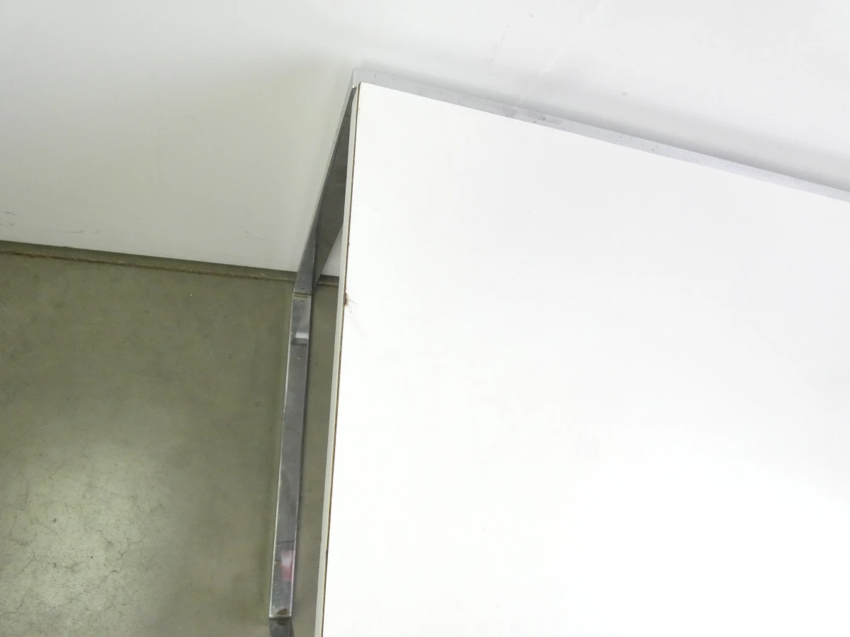 Set van 3 witte nesttafels met chromen frame