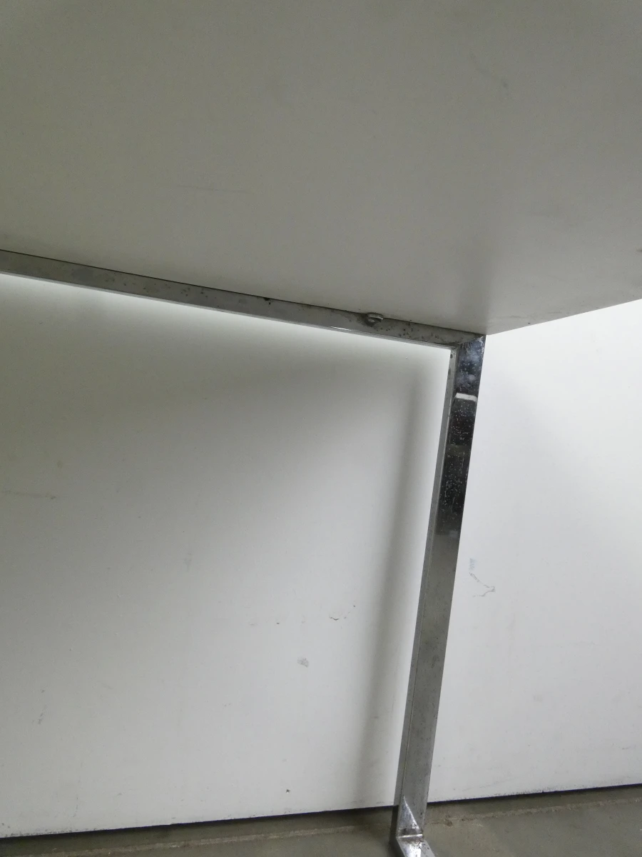 Set van 3 witte nesttafels met chromen frame