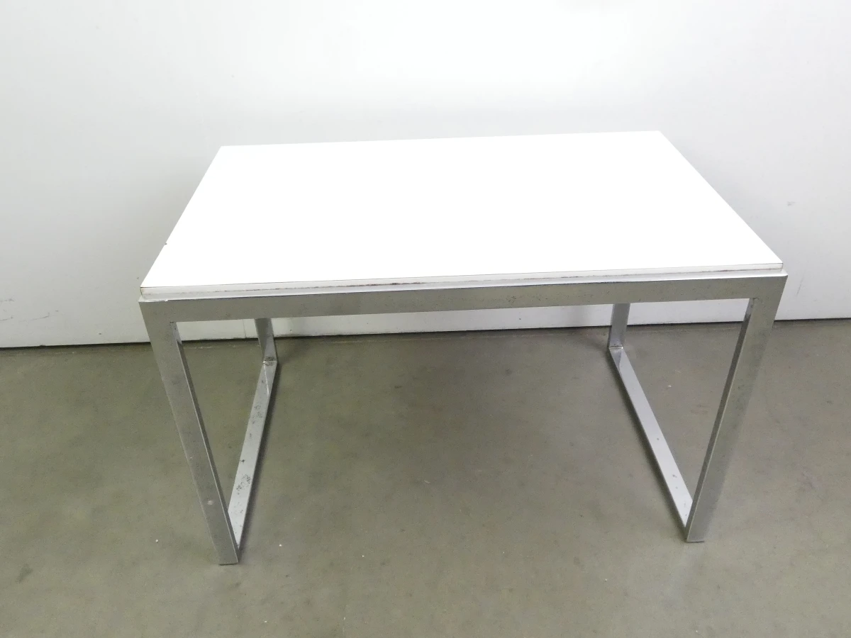 Set van 3 witte nesttafels met chromen frame