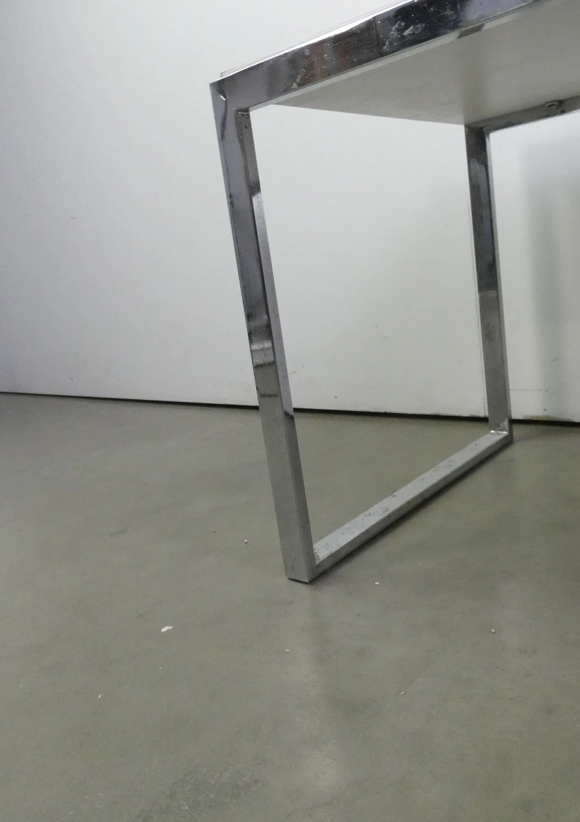 Set van 3 witte nesttafels met chromen frame