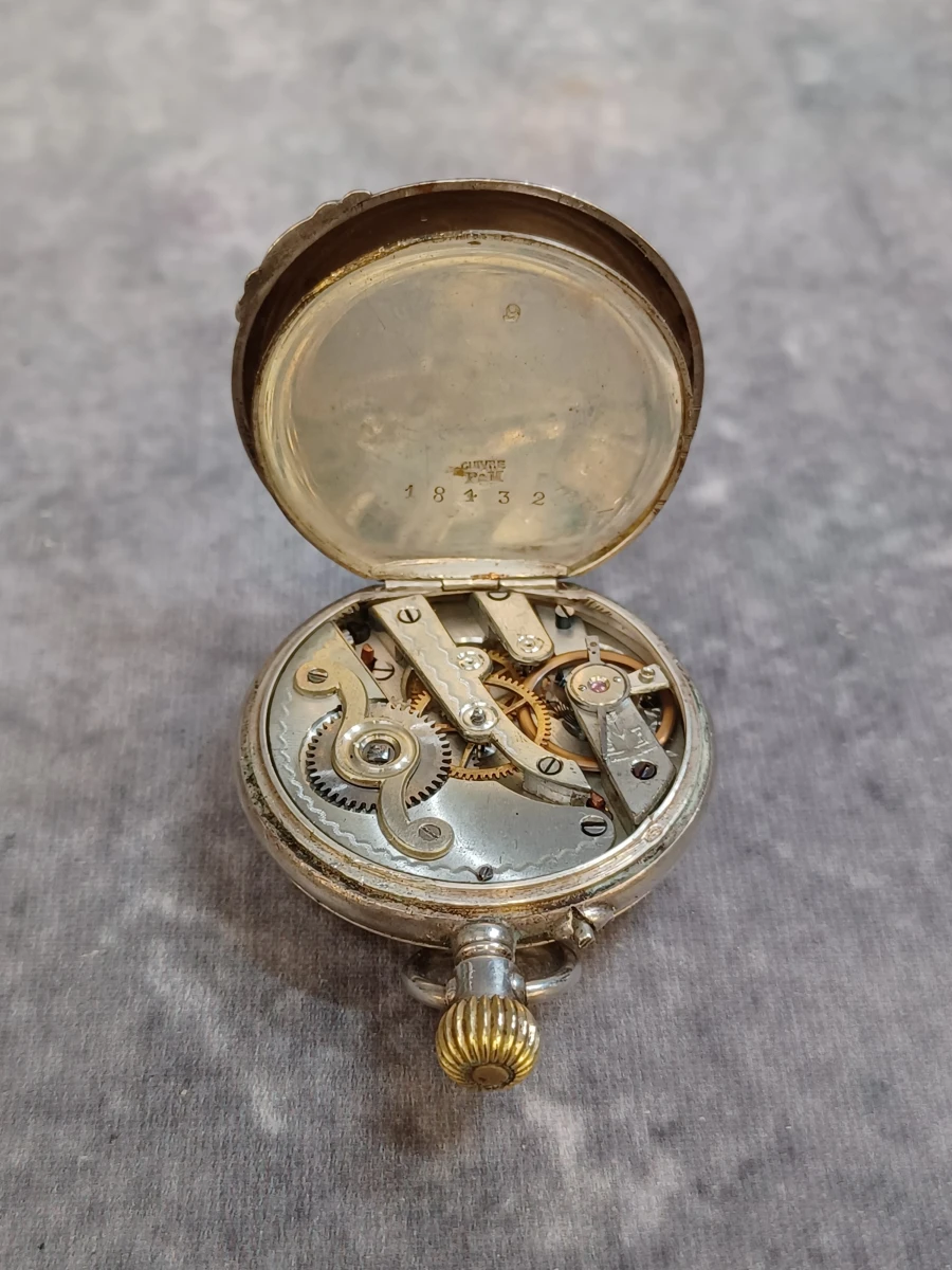 Antiek Zwitsers zilveren zakhorloge met verfijnde graveringen en ketting - foto 10