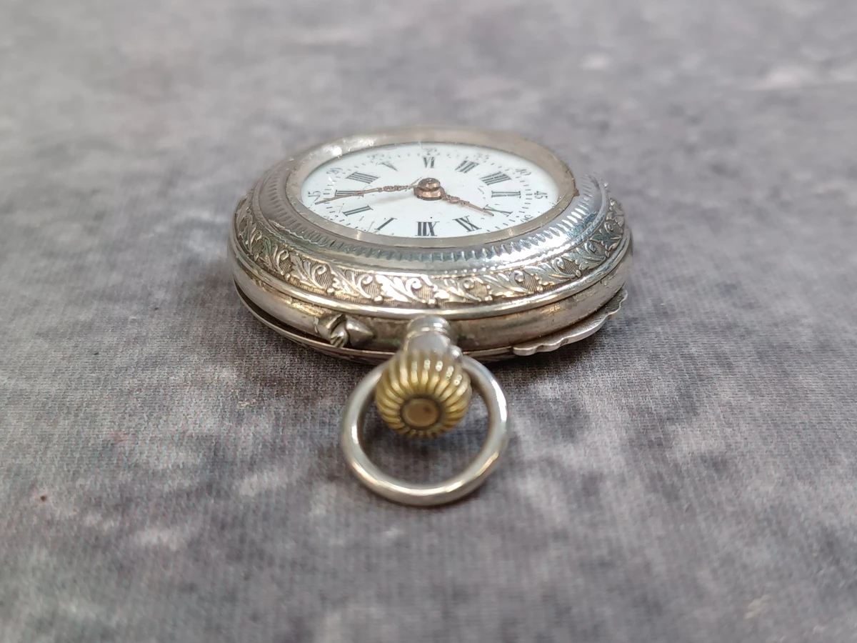 Antiek Zwitsers zilveren zakhorloge met verfijnde graveringen en ketting - foto 6