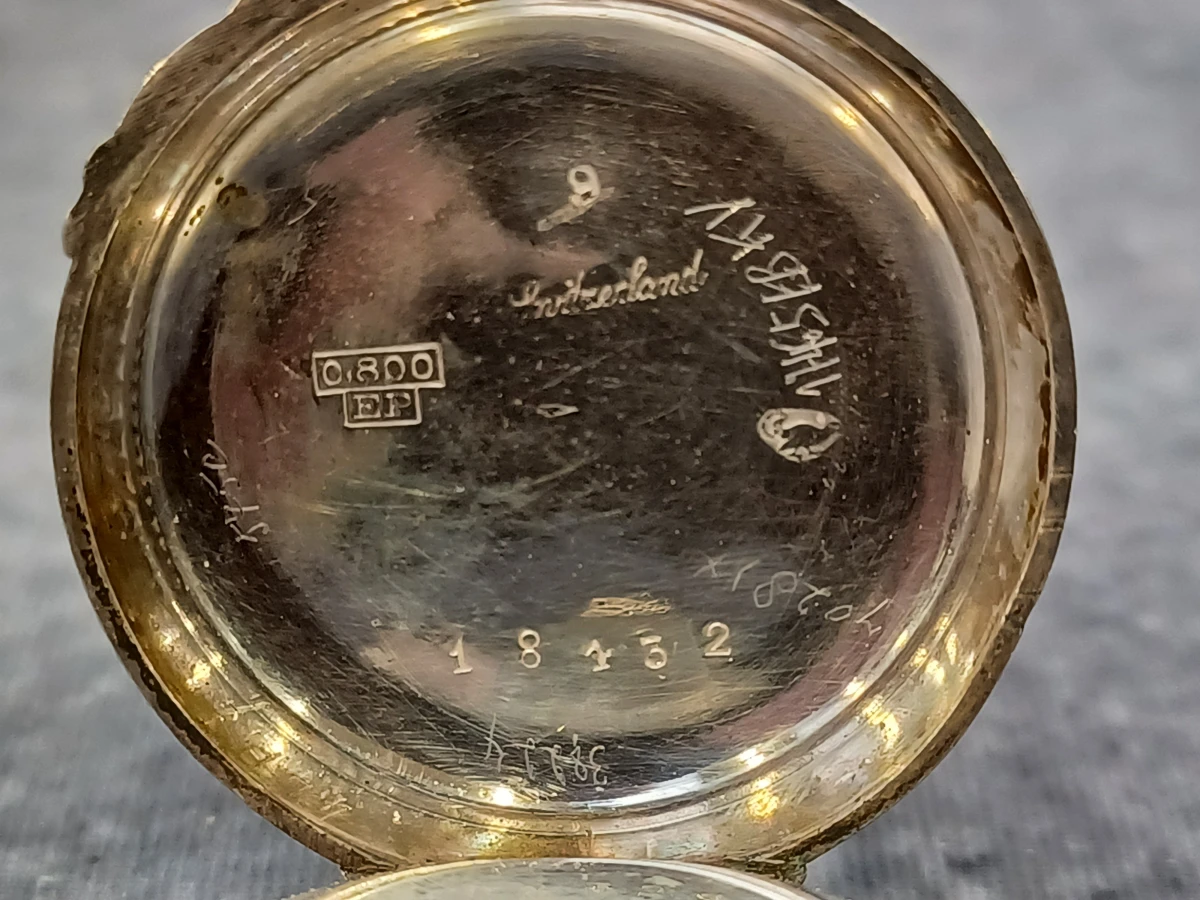 Antiek Zwitsers zilveren zakhorloge met verfijnde graveringen en ketting - foto 9