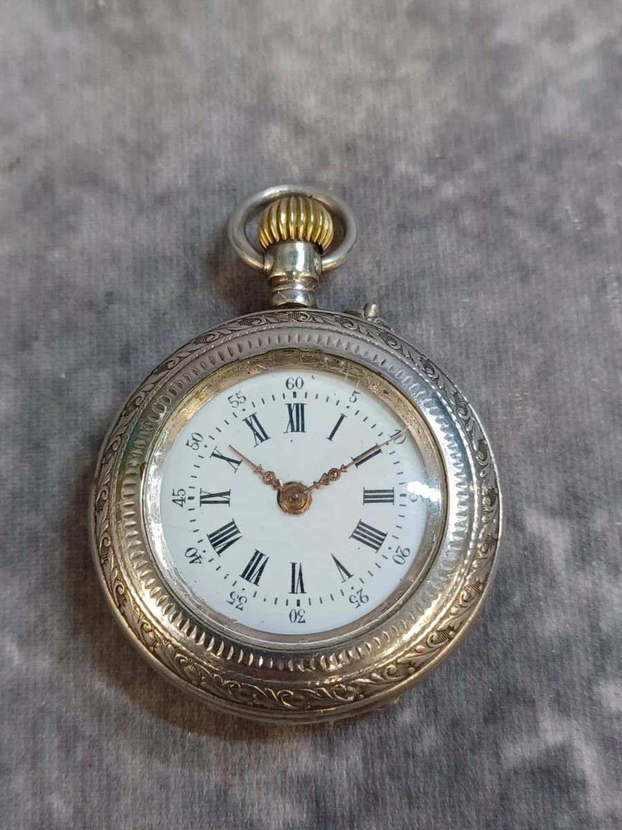 Antiek Zwitsers zilveren zakhorloge met verfijnde graveringen en ketting - foto 2