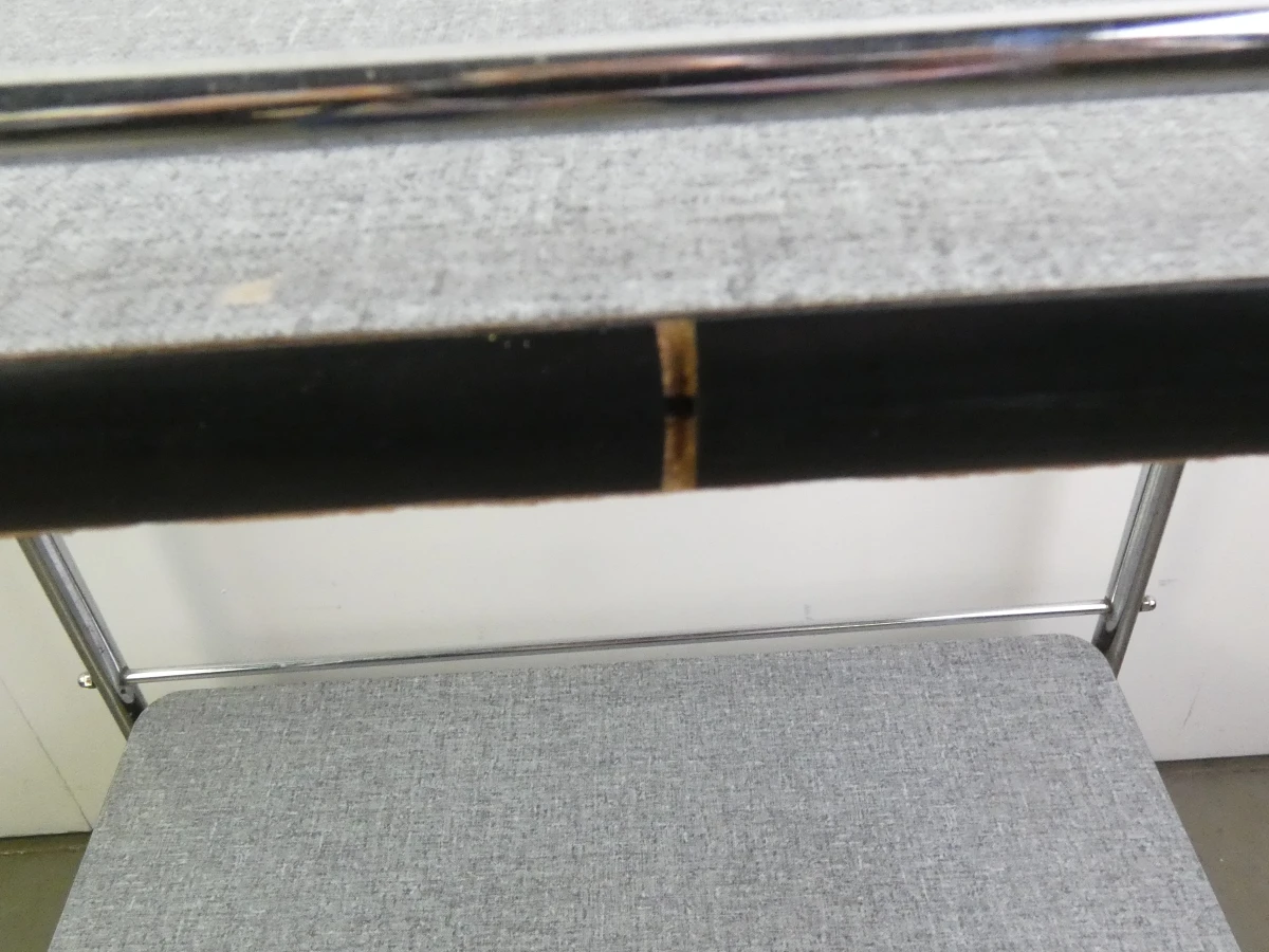 Vintage metalen serveerwagen met twee niveaus