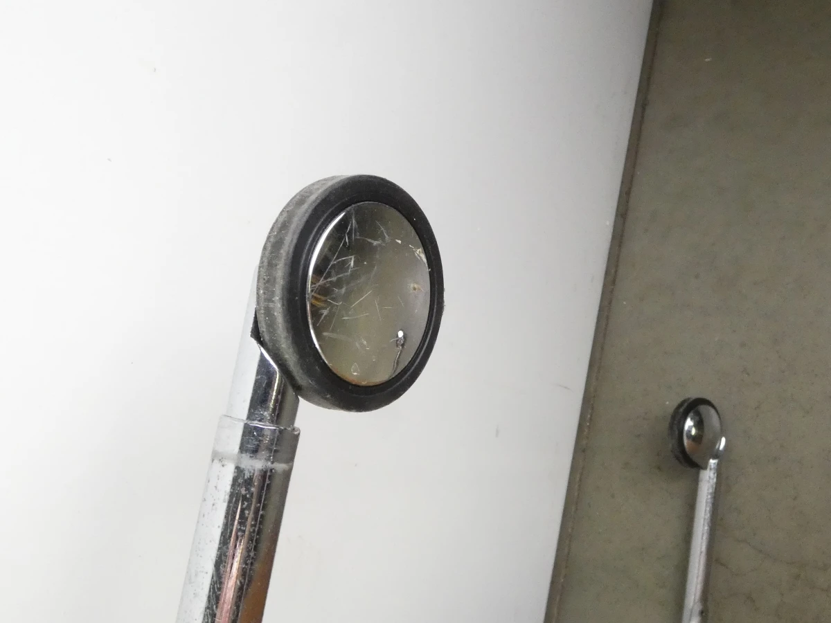 Vintage metalen serveerwagen met twee niveaus