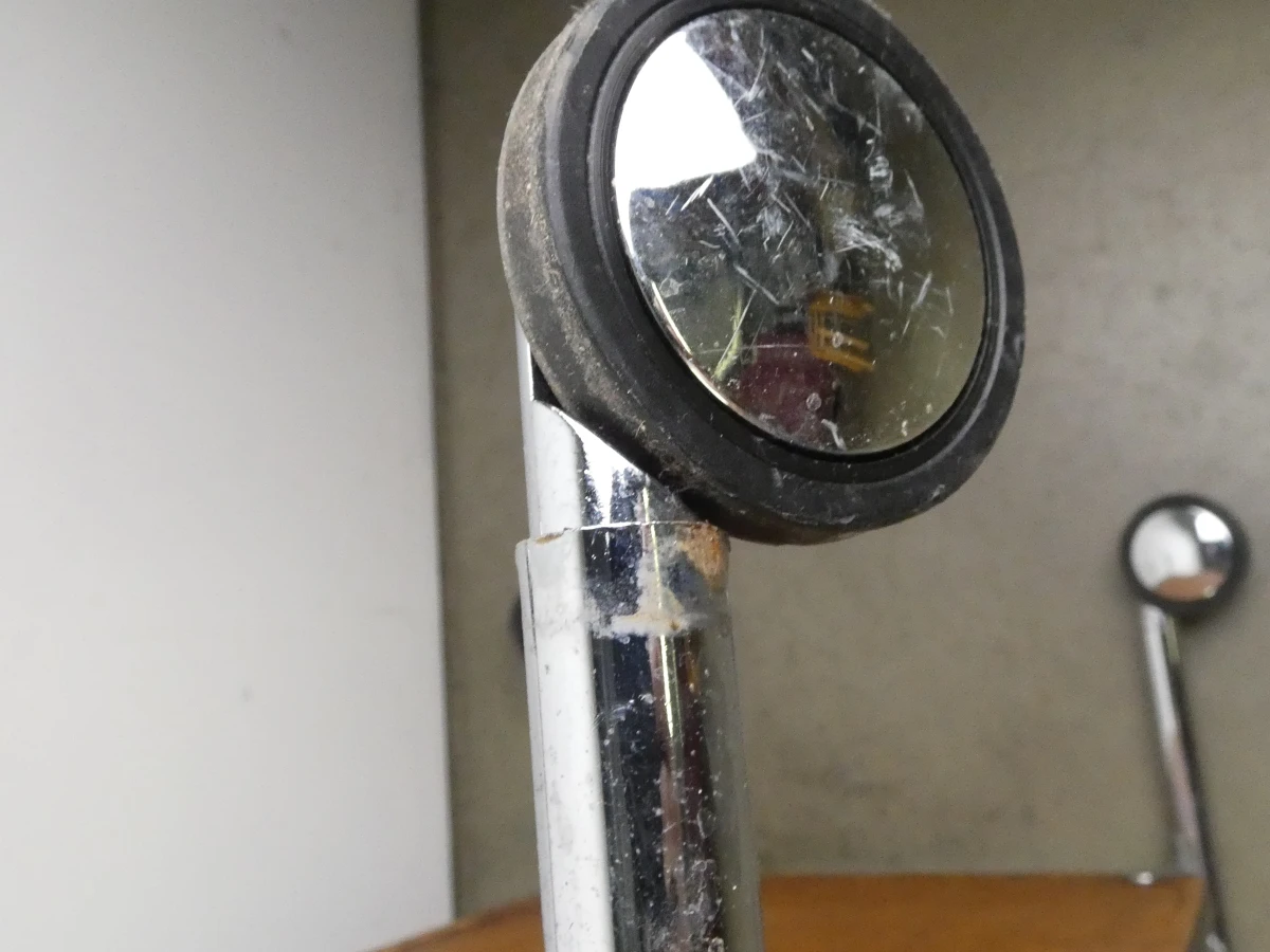 Vintage metalen serveerwagen met twee niveaus