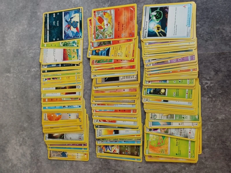 Uitgebreide Pokémon verzamelbundel - Brilliant Stars Elite Box met 300 kaarten en accessoires - foto 21