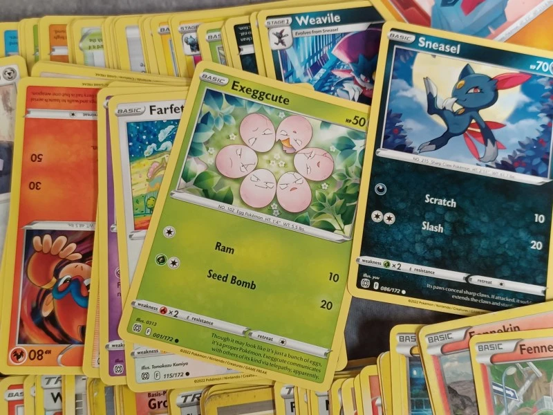 Uitgebreide Pokémon verzamelbundel - Brilliant Stars Elite Box met 300 kaarten en accessoires - foto 24