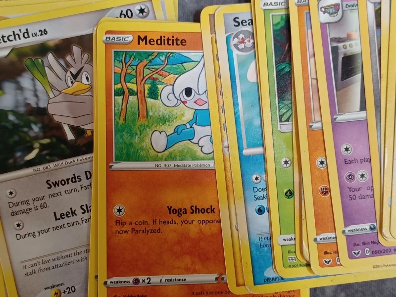 Uitgebreide Pokémon verzamelbundel - Brilliant Stars Elite Box met 300 kaarten en accessoires - foto 22