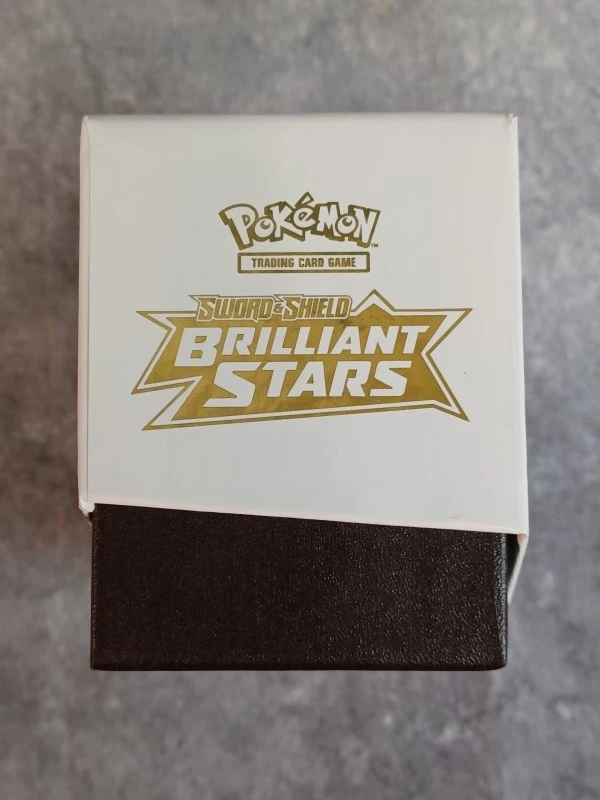 Uitgebreide Pokémon verzamelbundel - Brilliant Stars Elite Box met 300 kaarten en accessoires - foto 29