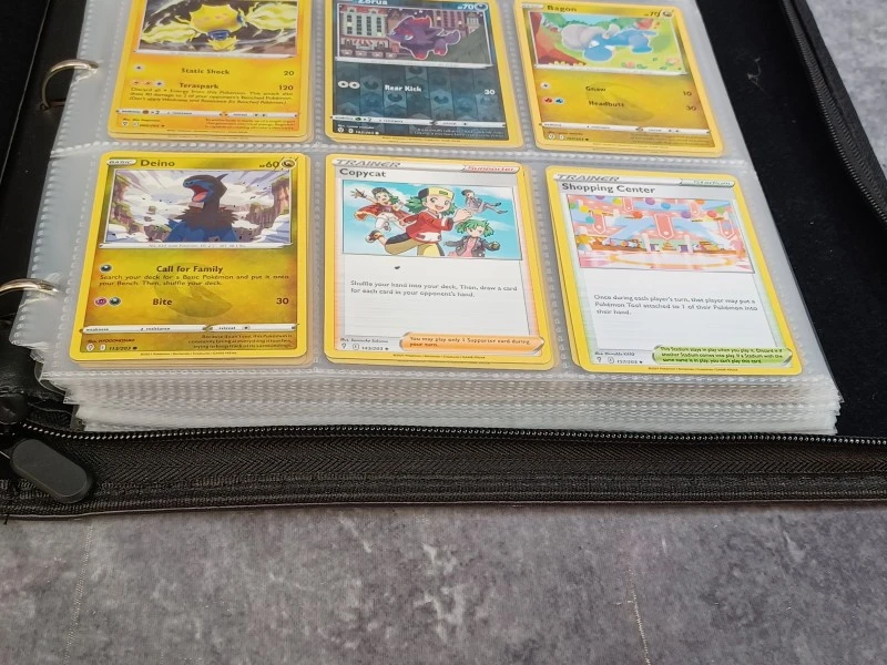 Luxe Mewtwo Binder met 225 kaarten in en Pikachu knuffel-trio - foto 10