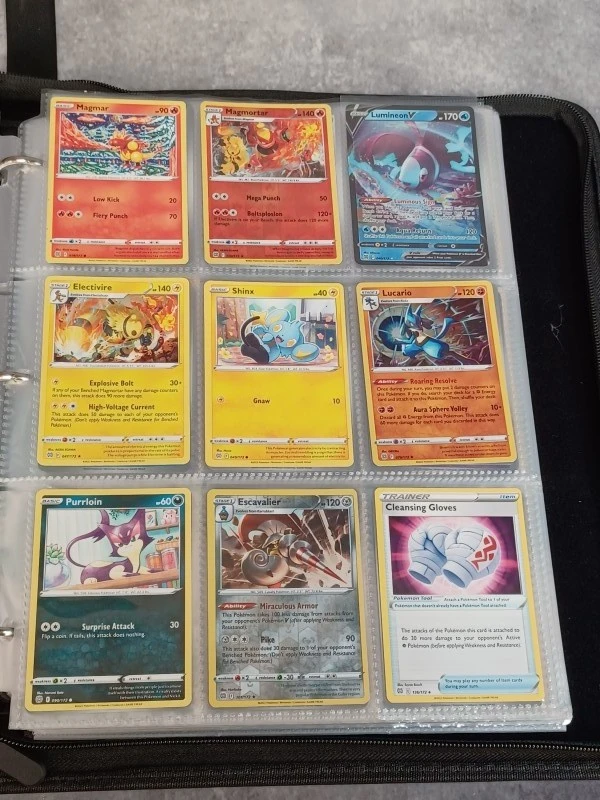 Luxe Mewtwo Binder met 225 kaarten in en Pikachu knuffel-trio - foto 5