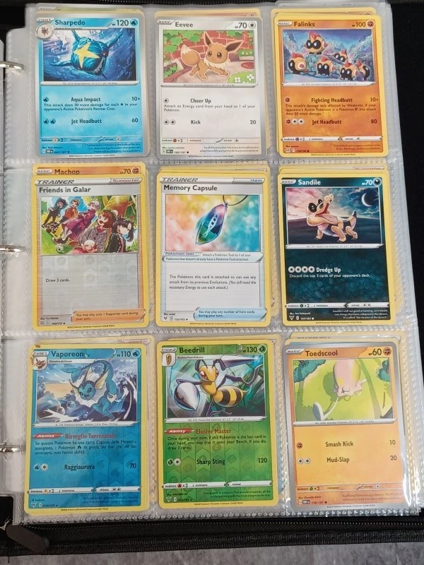 Luxe Mewtwo Binder met 225 kaarten in en Pikachu knuffel-trio - foto 7