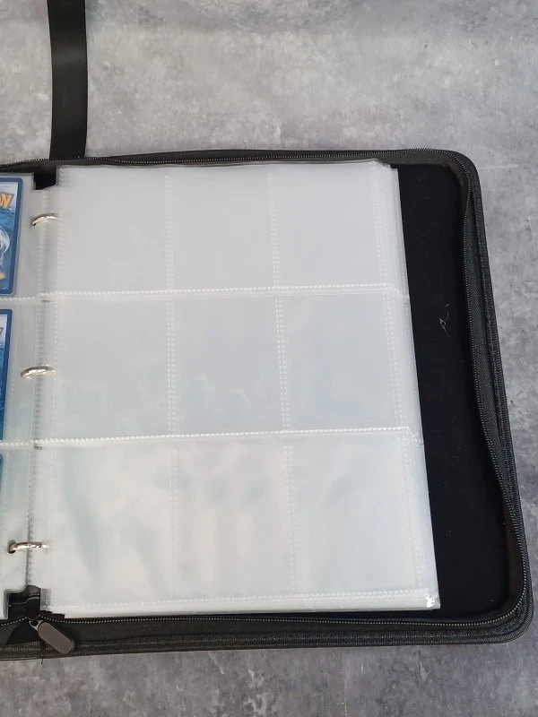 Luxe Mewtwo Binder met 225 kaarten in en Pikachu knuffel-trio - foto 9