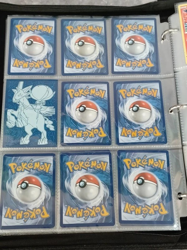 Luxe Mewtwo Binder met 225 kaarten in en Pikachu knuffel-trio - foto 6