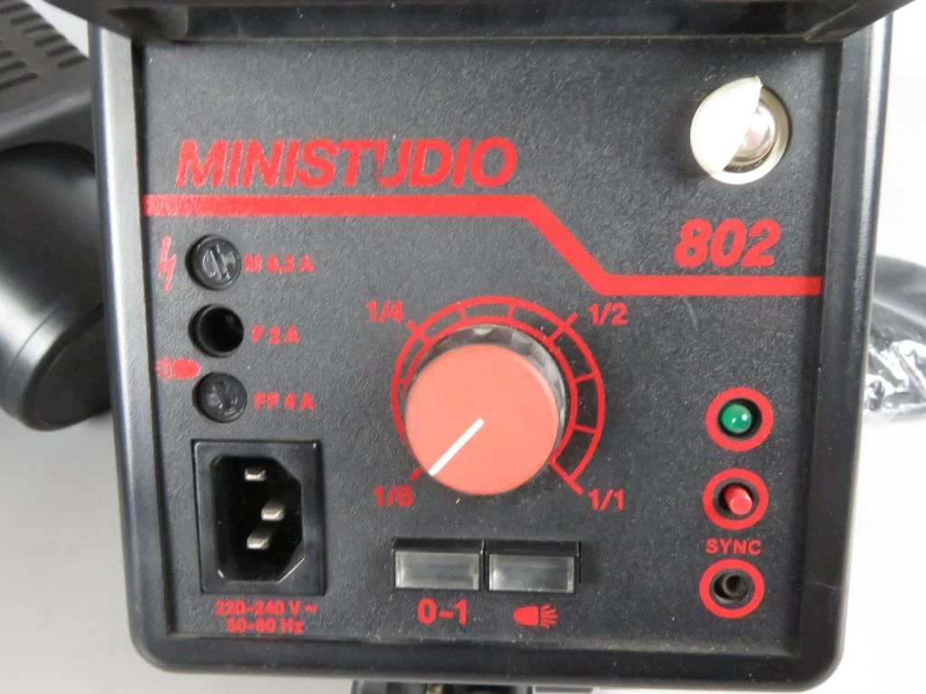 Set van 3 Ministudio 802 flitsers met statieven en koffer - foto 6