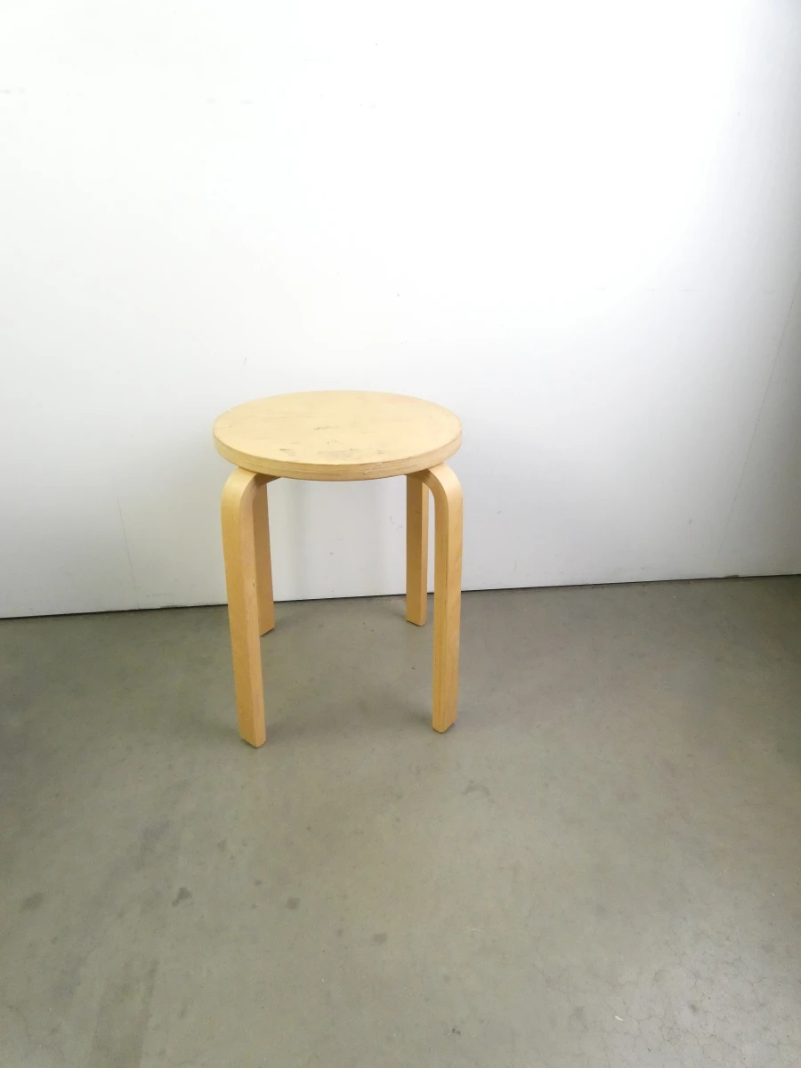 Set van 3 houten krukken met lichte gebruikssporen