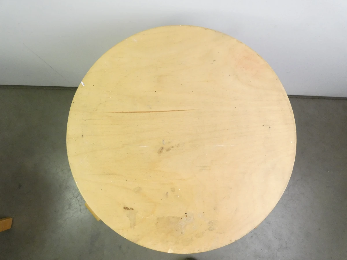 Set van 3 houten krukken met lichte gebruikssporen