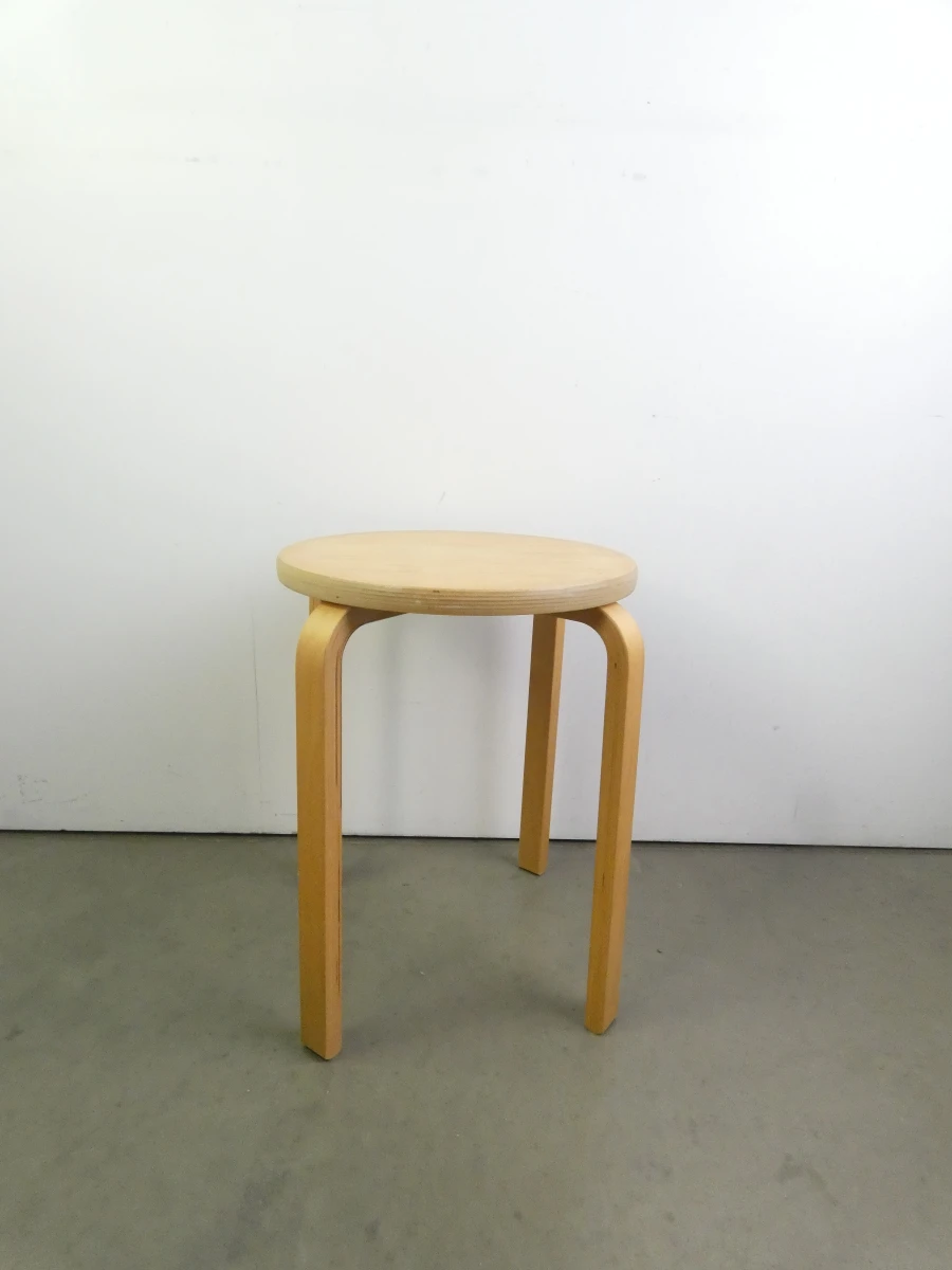 Set van 3 houten krukken met lichte gebruikssporen
