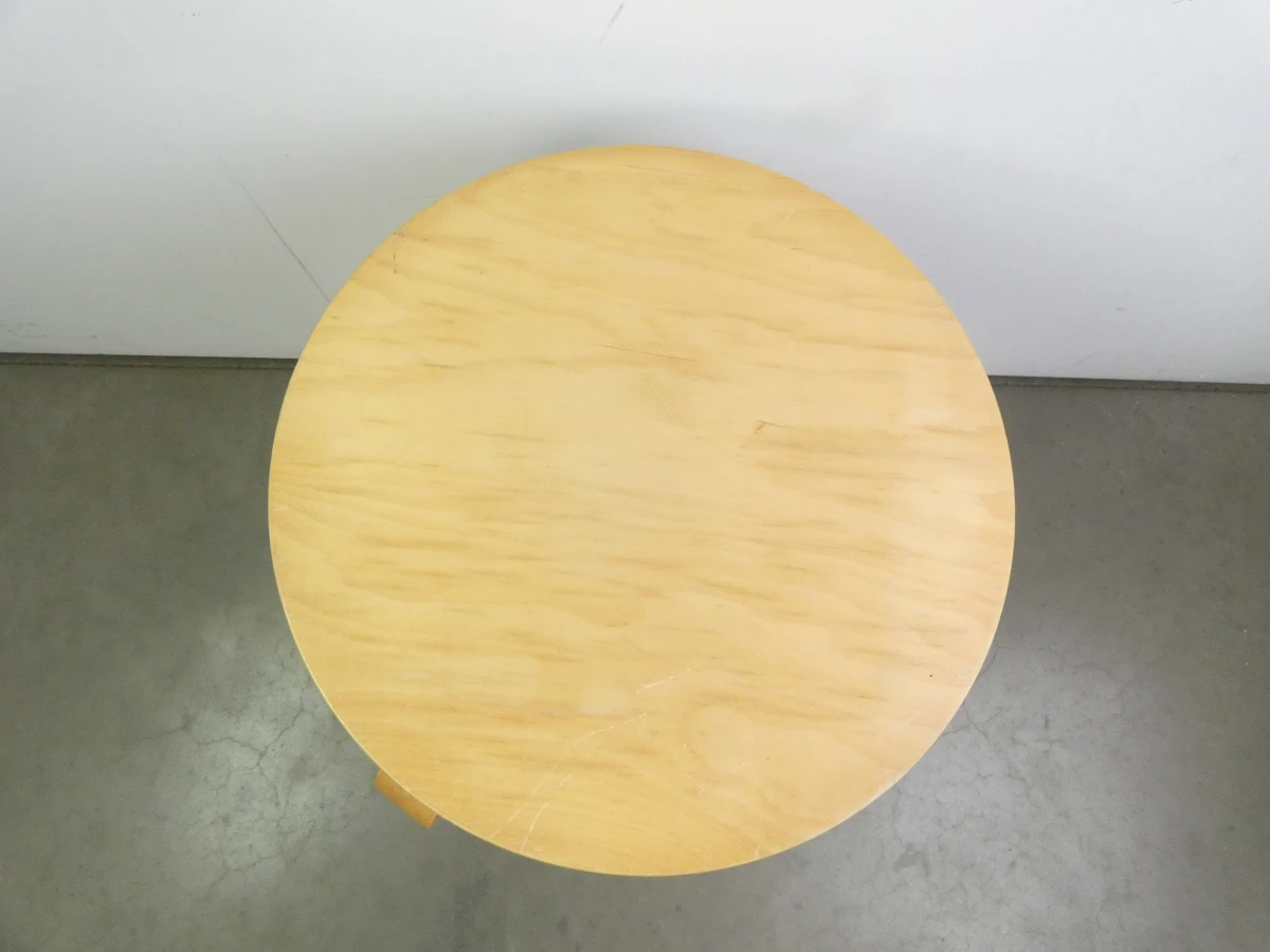 Set van 3 houten krukken met lichte gebruikssporen