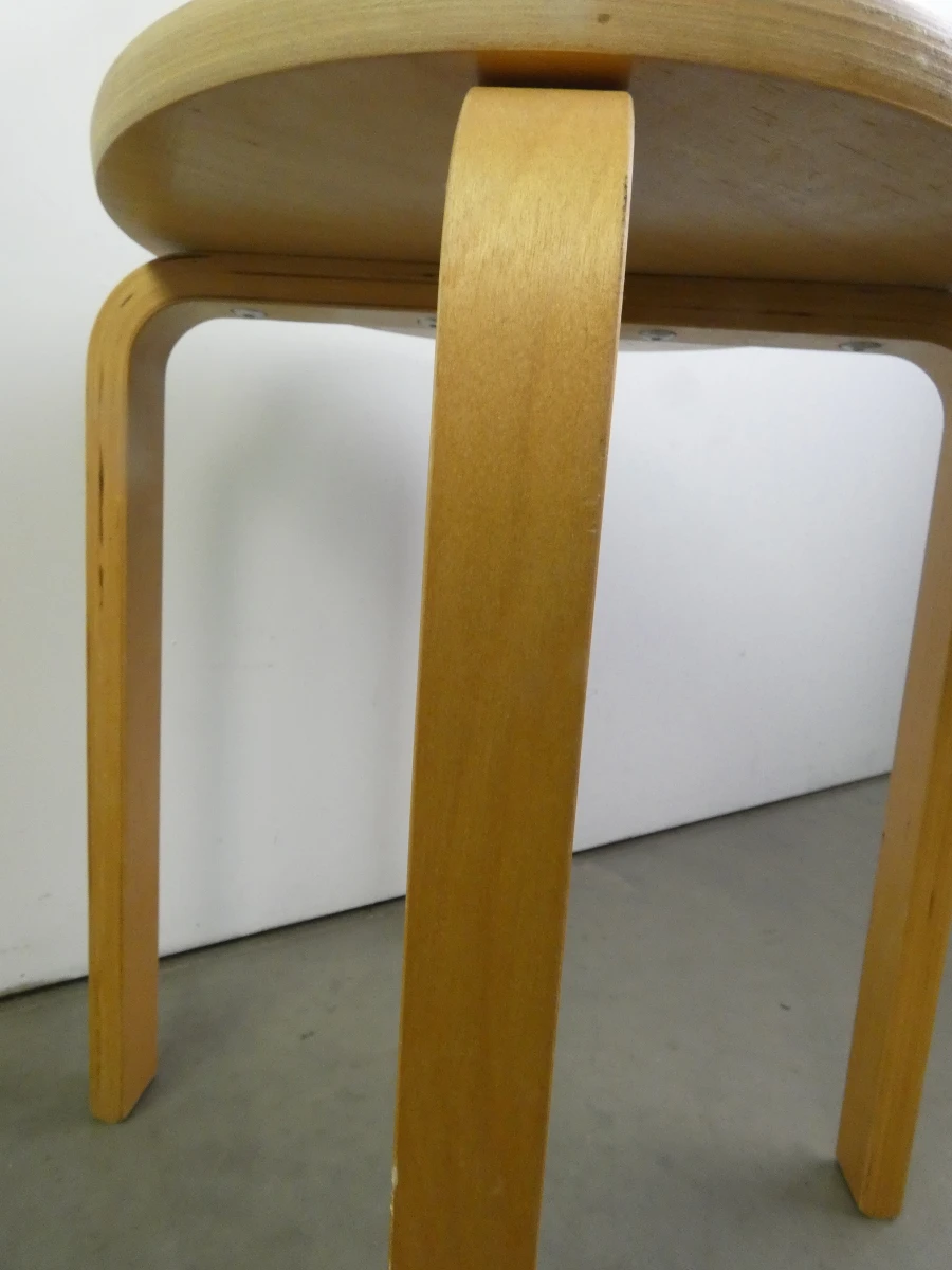 Set van 3 houten krukken met lichte gebruikssporen