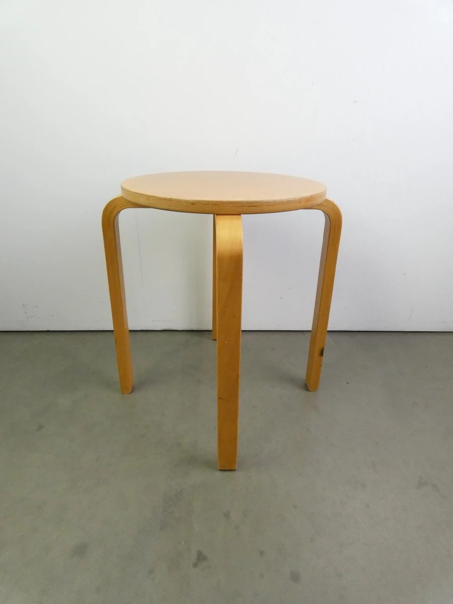 Set van 3 houten krukken met lichte gebruikssporen