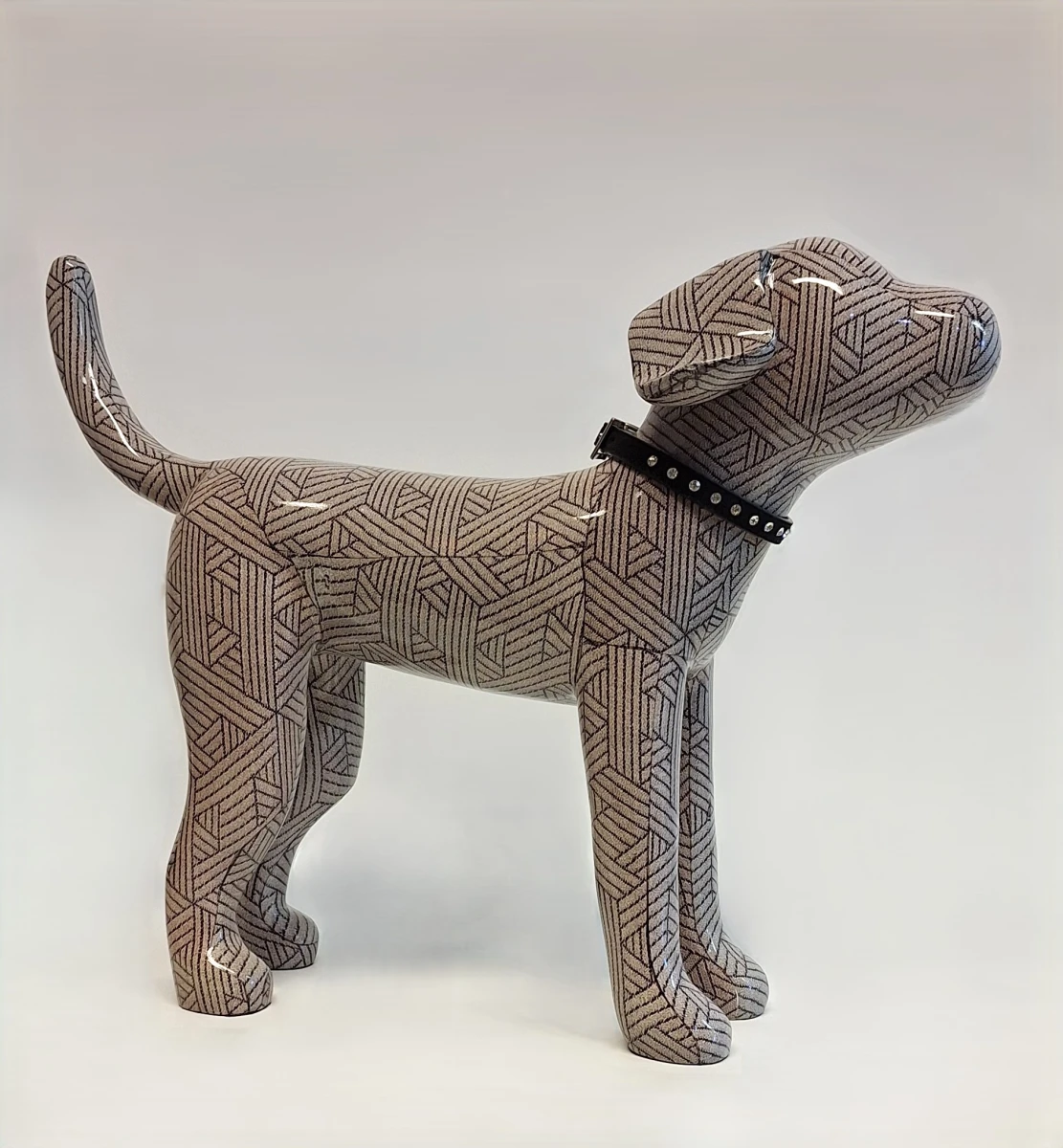 Decoratieve hondenfiguur met patroon en halsband - foto 2