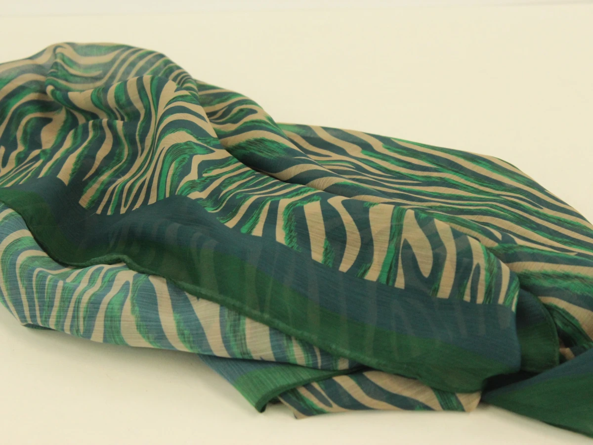 Claude Arielle groene zachte sjaal met zebraprint - foto 3