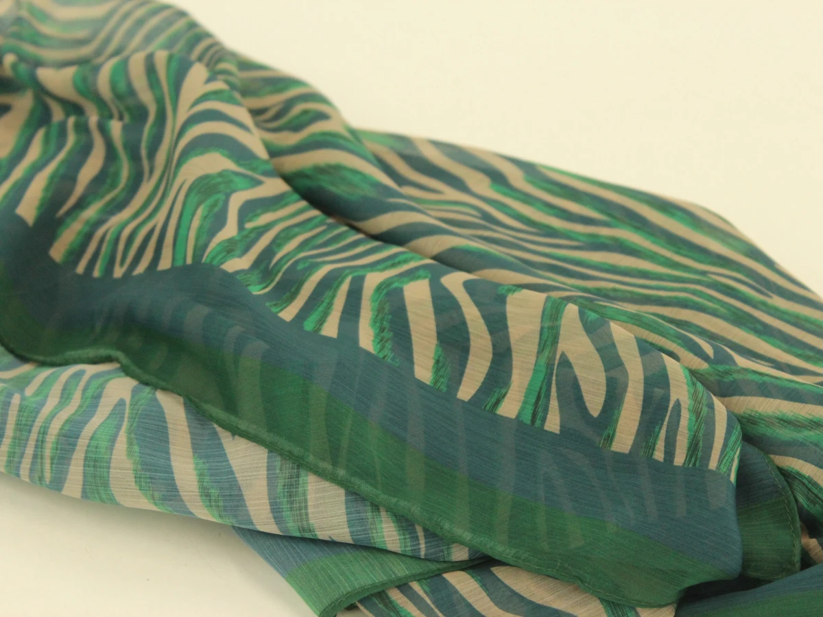 Claude Arielle groene zachte sjaal met zebraprint - foto 4