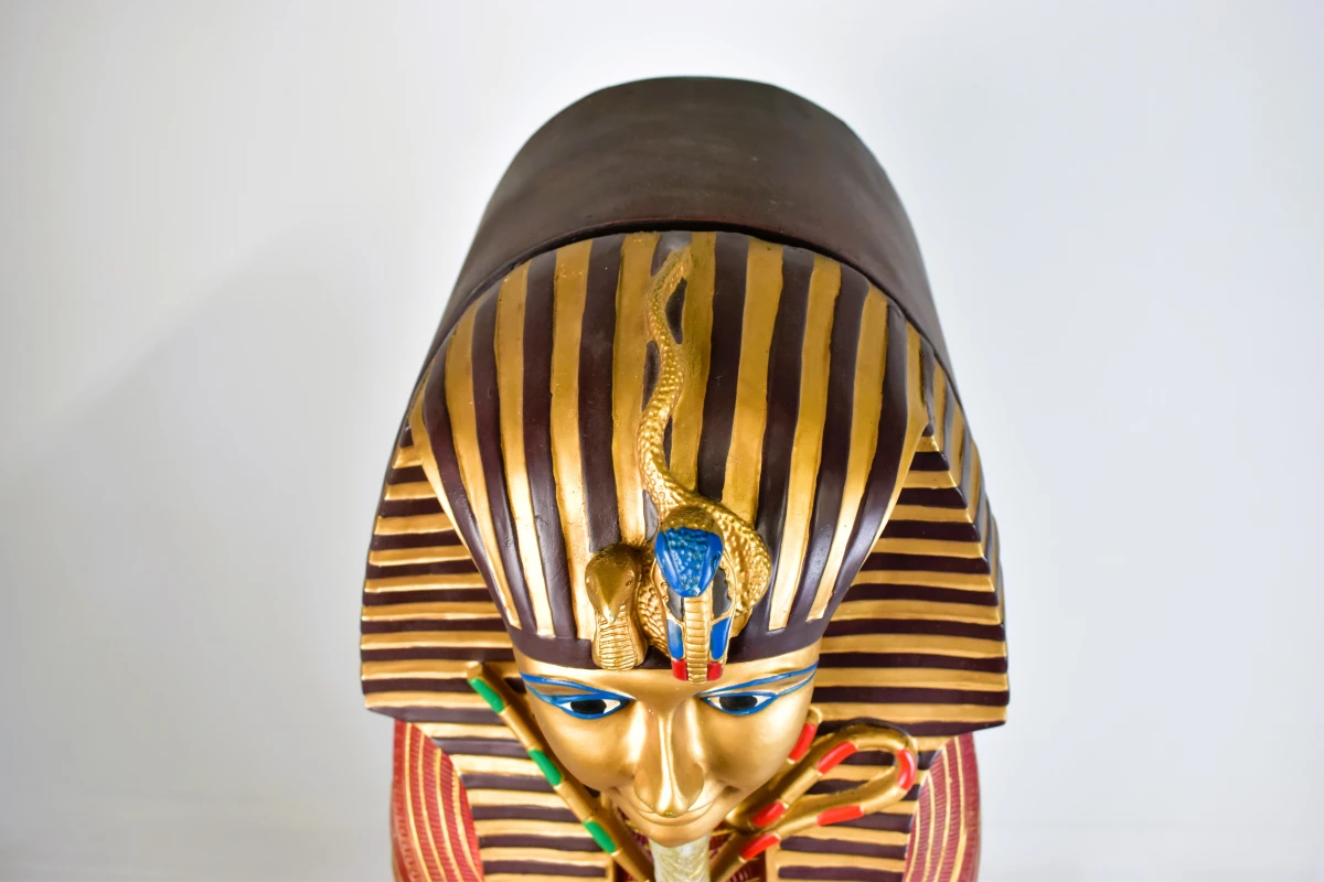 Decoratieve sarcofaag kast in Egyptische stijl - foto 8
